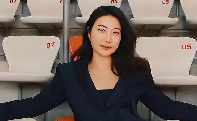 她却带着儿