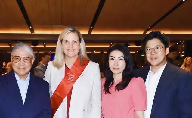 国际泳联C, 泳名人堂, 的专用制服